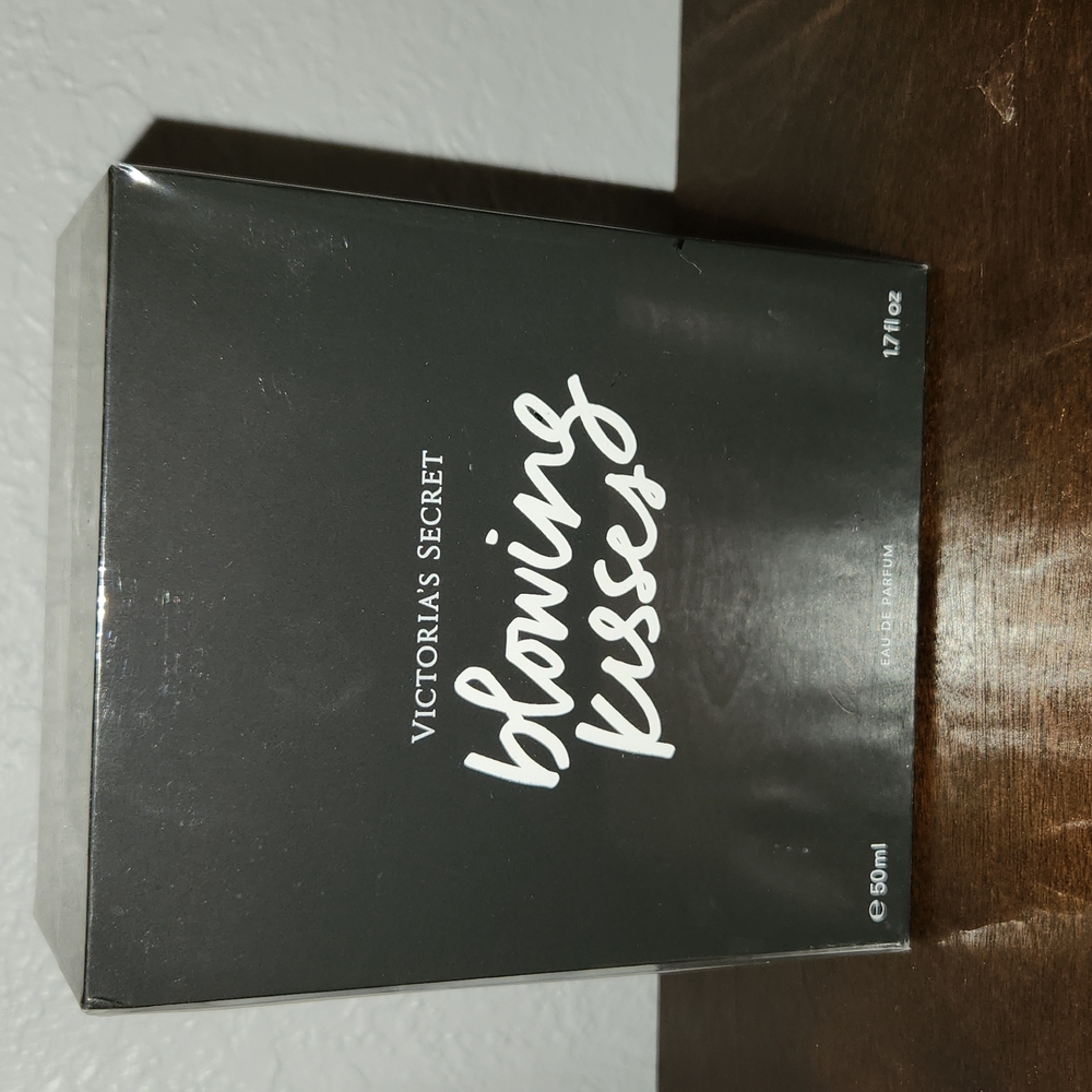 Victoria's secret Blowing Kisses